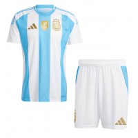 Camisa de Futebol Argentina Equipamento Principal Infantil Copa America 2024 Manga Curta (+ Calças curtas)